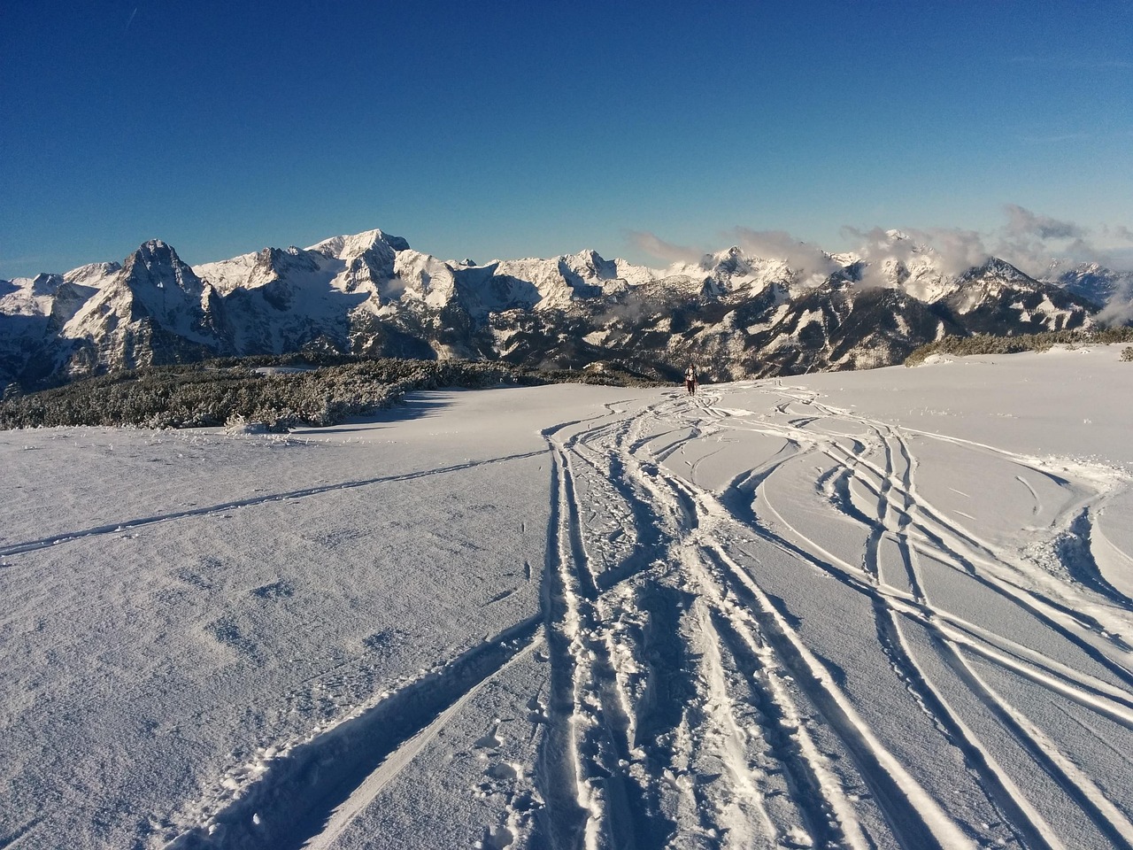 哈尔滨冰雪大世界延长营业时间·马上更新，哈尔滨冰雪大世界延长营业时间，即将更新！