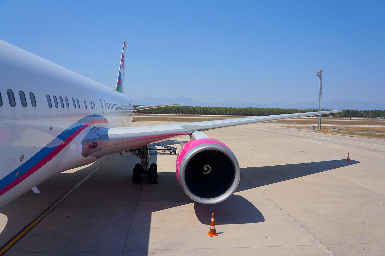 顺丰航空新开 &amp;quot;上海 - 成都&amp;quot; 全货机航线·及时洞察，顺丰航空开通上海-成都全货机航线，加速物流时效