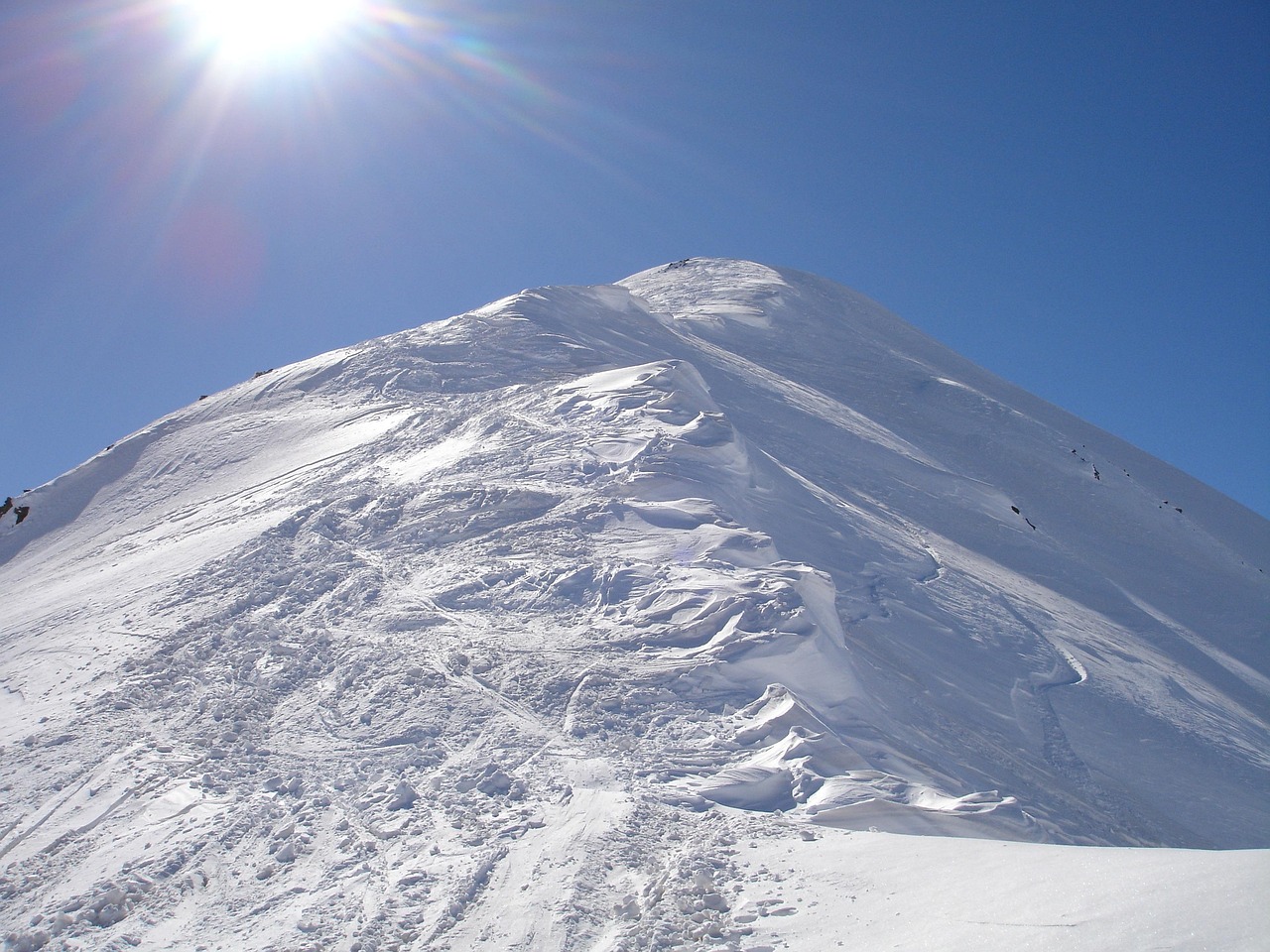 滑雪登山世锦赛中国队积极备战·迅速报道，滑雪登山世锦赛中国队全力备战，精彩瞬间抢先看