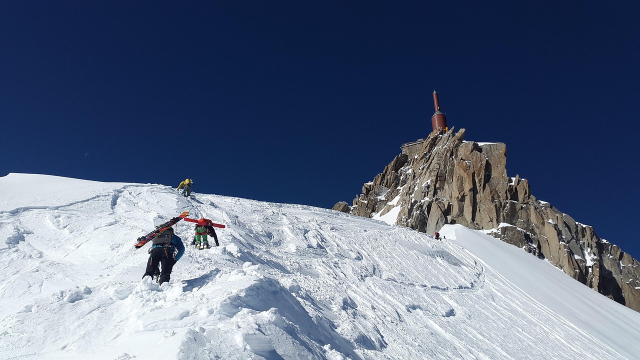 瑞士莫尔然滑雪登山世界锦标赛盛启，全程监控保障赛事公正与精彩，瑞士莫尔然滑雪登山世锦赛，全程监控护航，公正精彩赛事启幕